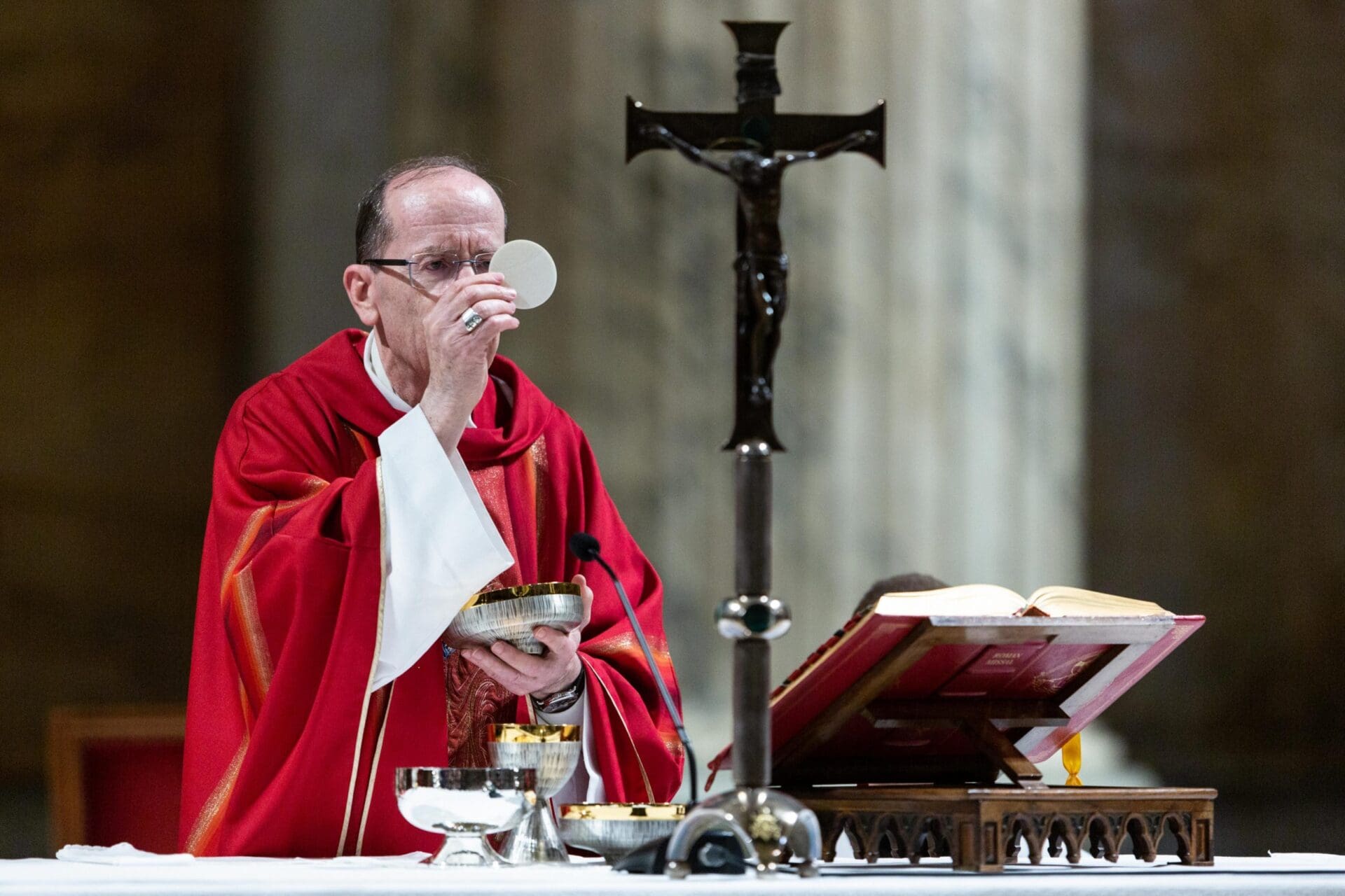Catholic Teaching on Communion Applies to Politicians, too