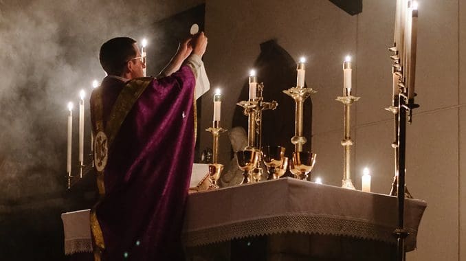 An “ad orientem” Church in An Age of Horizontalism