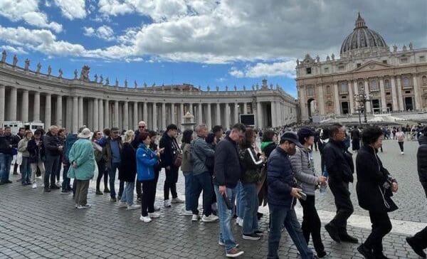 St. Peter’s Basilica Introduces ‘Prayer Entrance’ Amid Tourism Influx