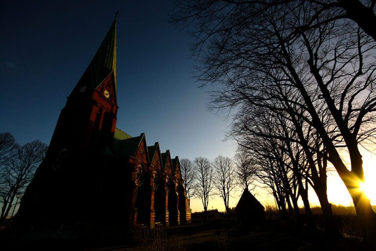 The Holy Mass as Liturgy of Light Adoremus