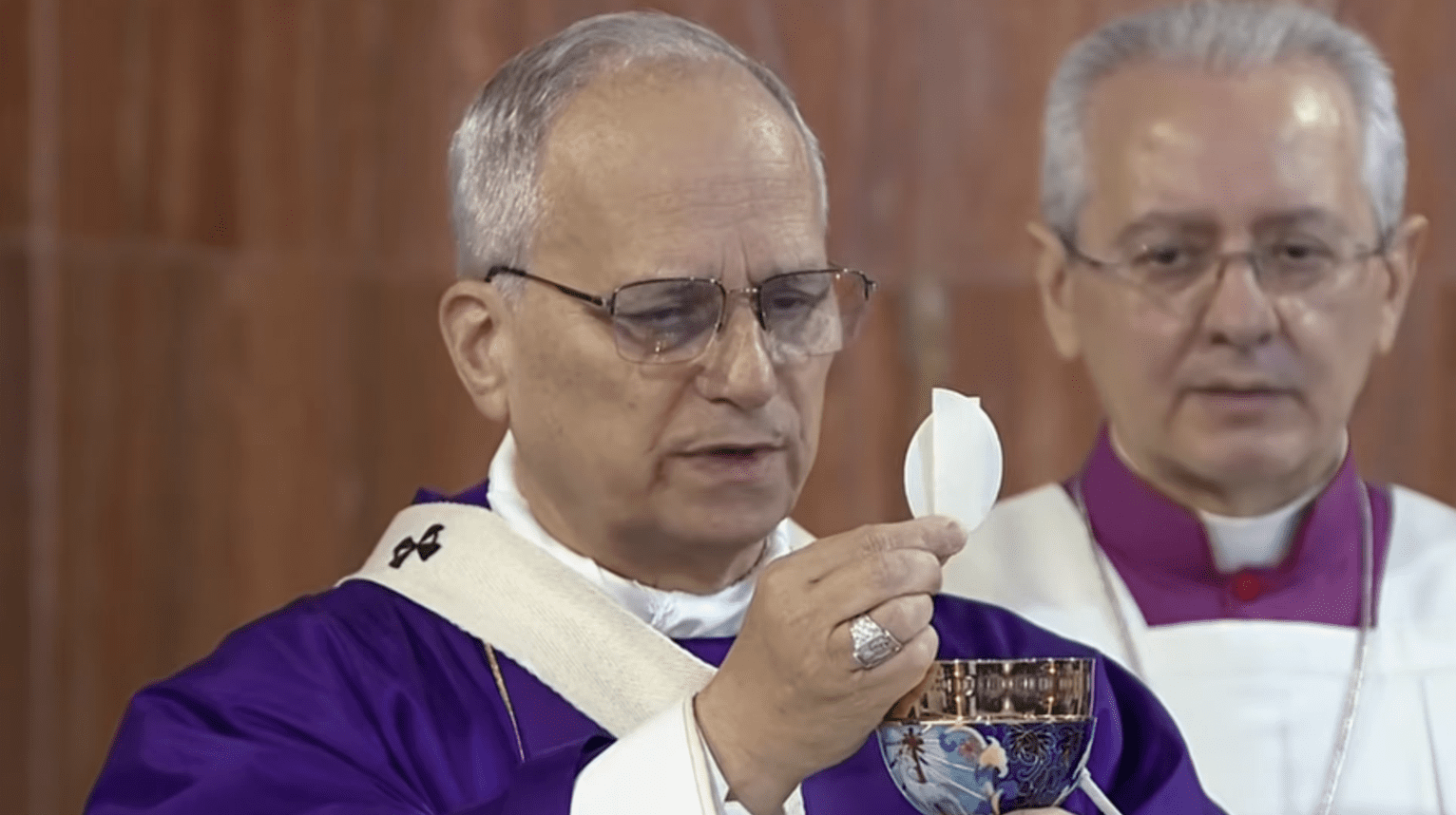 Pope Urges Liturgical Unity, Inclusion of Traditional Latin Mass Faithful